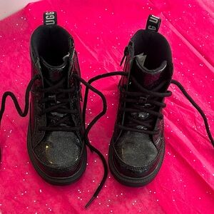 UGG Kids' Robley Glitter Boot (Girls Sz. 11) 🖤✨